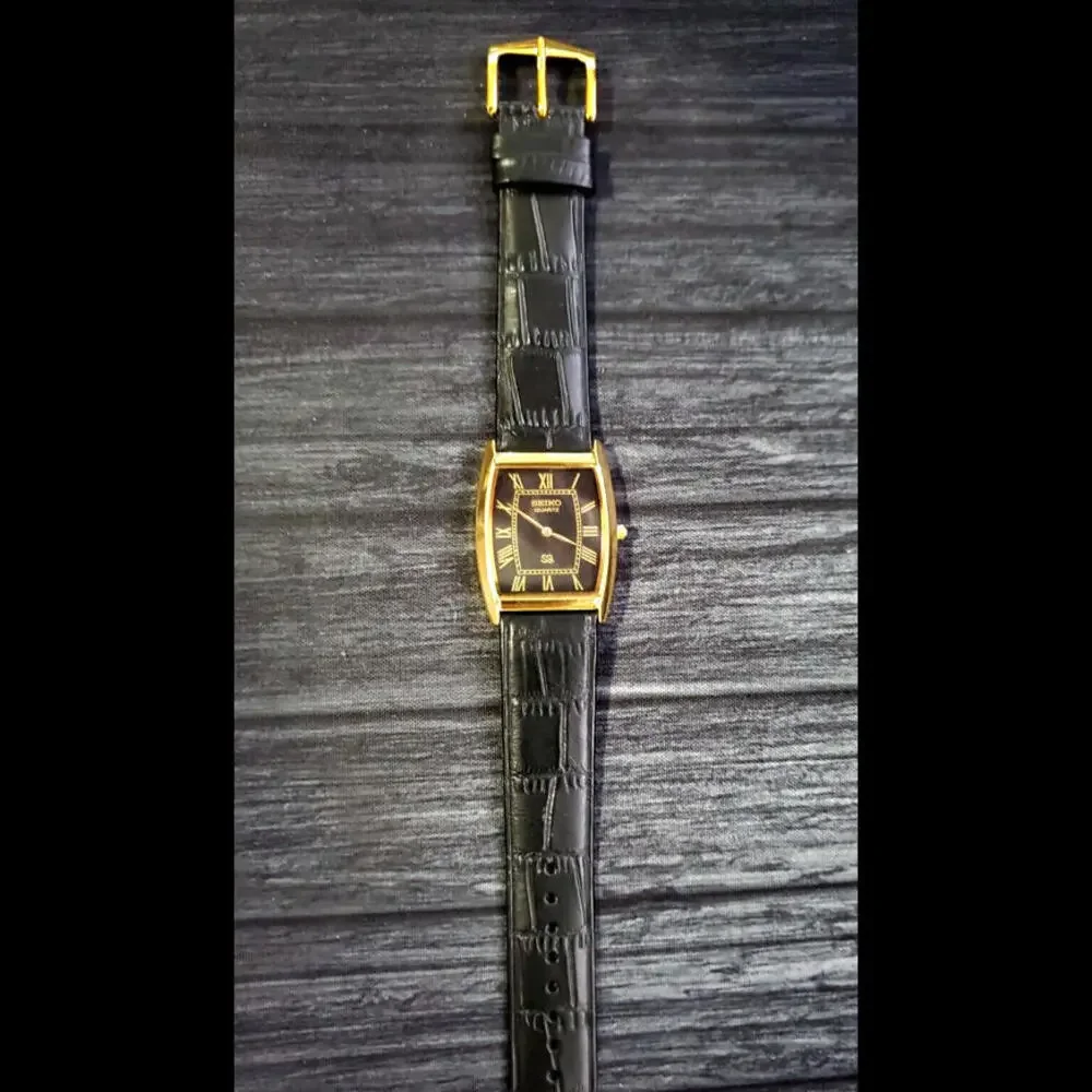 *Vintage Men's Barrel Tank‎ Gold Black Watch New Mvt & Batt
